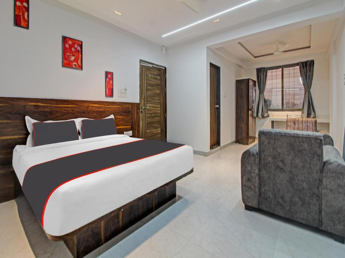 Hotel Collection O Crystal à Pimpri-Chinchwad Extérieur photo