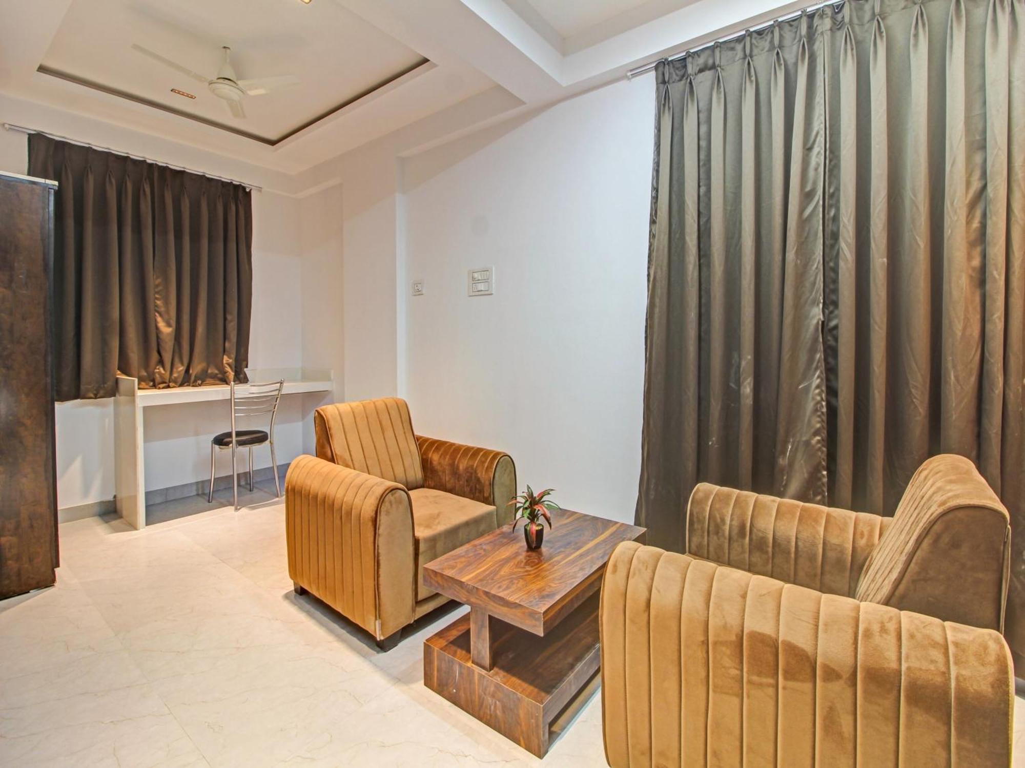 Hotel Collection O Crystal à Pimpri-Chinchwad Extérieur photo