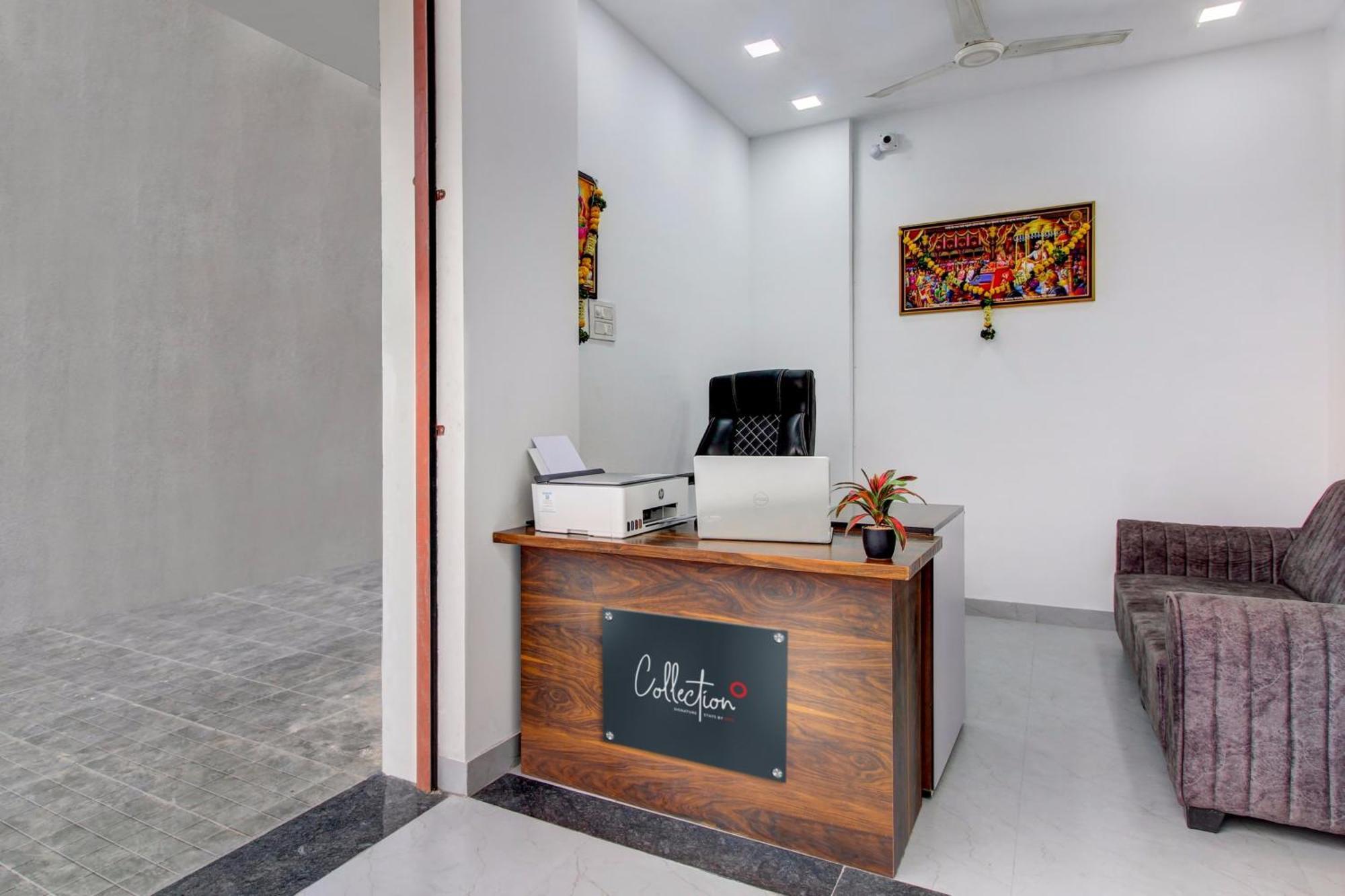 Hotel Collection O Crystal à Pimpri-Chinchwad Extérieur photo